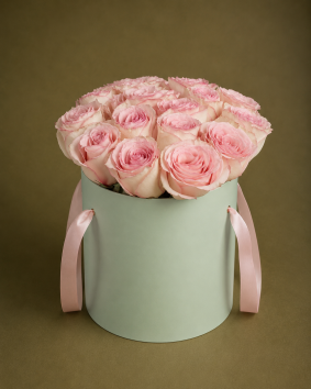 Doboz pink rózsákkal