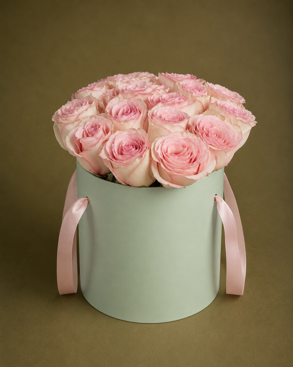 Doboz pink rózsákkal